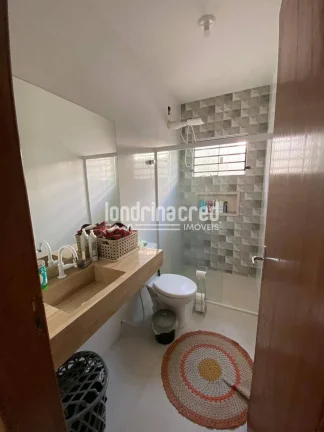 Imagem Ótima casa na Zona Oeste com 3 dormitórios, suíte, 2 vagas de garagem, 77m² construídos e terreno de 184m² em localização em crescimento.