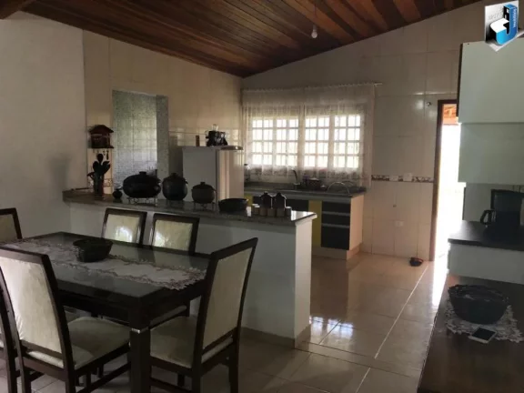 Imagem Vendo Chácara - O Refúgio dos Seus Sonhos em Quadra/SP!