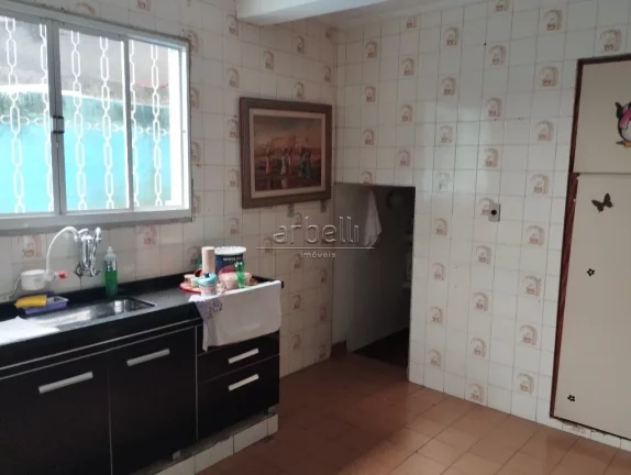 Imagem Casa com 180 M² com 4 dormitórios sendo 1 suite, sala, cozinha, área gourmet externa, quintal, á...