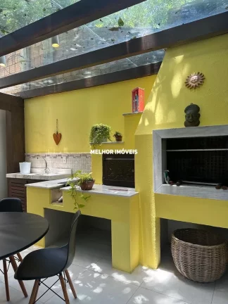 Imagem Casa á venda com 3 suítes á venda localizada na Praia de Taquaras em Balneário Camboriú.