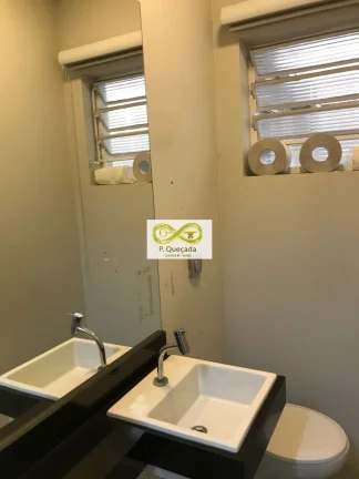 Imagem Sala comercial com 9 salas e 5 banheiros disponível para locação!
