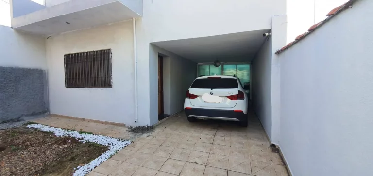 Imagem Casa Terrea Reformada com 111m² 2 Dormitorios e 5 Vagas de Garagens