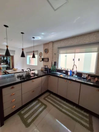 Imagem Casa com 2 dormitórios à venda, 115 m² por R$ 870.000,00 - Centro - Arujá/SP