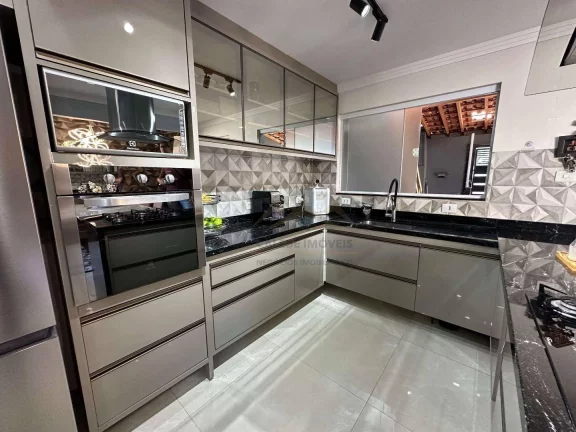 Imagem Sobrado com 5 dormitórios à venda, 210 m² por R$ 650.000,00 - Residencial Donato Flores - Tatuí/SP