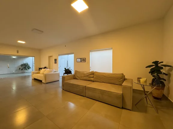 Imagem Casa tipo para venda em Centro com 3 quartos, sendo 3 suítes, 266m2