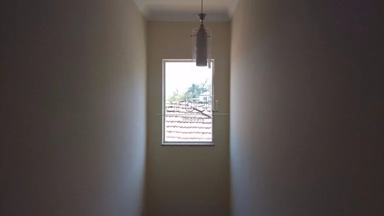 Imagem Sobrado com 200 metros quadrados aproximadamente, com três dormitórios, dois banheiros com aqueced...