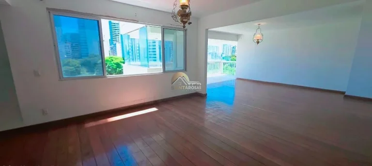 Imagem Um por andar, hall privativo e varanda com fechamento de vidro. Andar alto, vista livre para mar e