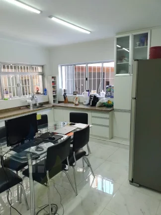 Imagem Casa de 2 dormitórios, 2 banheiros, 2 vagas, com 155m² em Taboão, São Bernardo do Campo