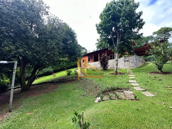 Imagem Encanto e Tranquilidade! Casa Espaçosa com Jardim e Lareira em Condomínio Exclusivo – Teresópolis/RJ ????