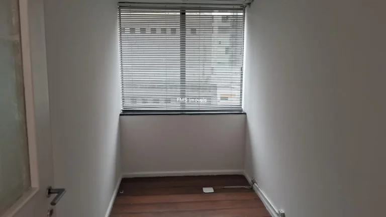 Imagem Conjunto Comercial de Alto Padrão à Venda em Indianópolis, São Paulo-SP: 6 salas, 2 vagas, 80m² de Área!
