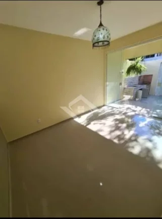 Imagem CASA DÚPLEX EM CONDOMÍNIO COM PISCINA NA FREGUESIA