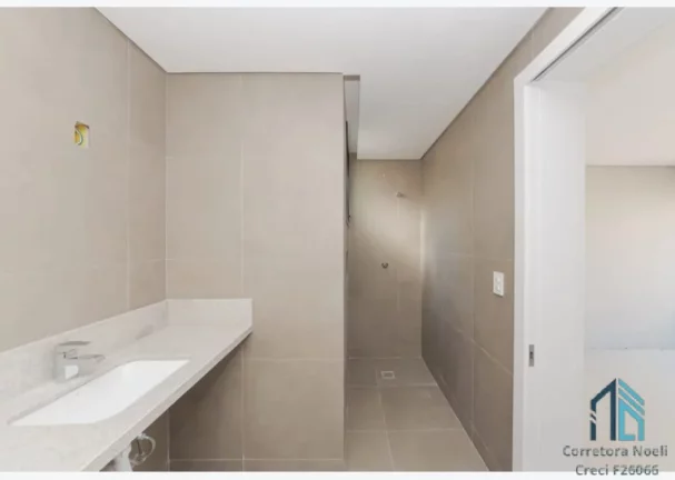 Imagem Casa em condomínio clube, 03 quartos c/suíte, terraço, no Santa Cândida em Curitiba PR