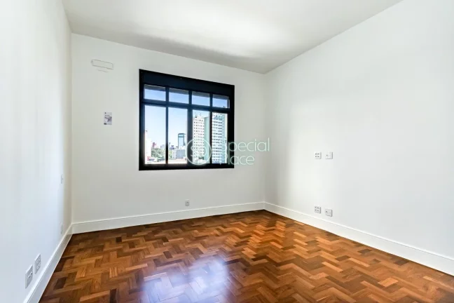 Imagem 1 Vaga de Garagem 1 Depósito no Subsolo 212 m² de área construída 3 suítes Lavabo Sala ampla pa...