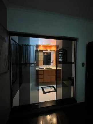 Imagem Sobrado 243 m² 3 Dormitorios sendo 2 Suites 3 Vagas de Garagens