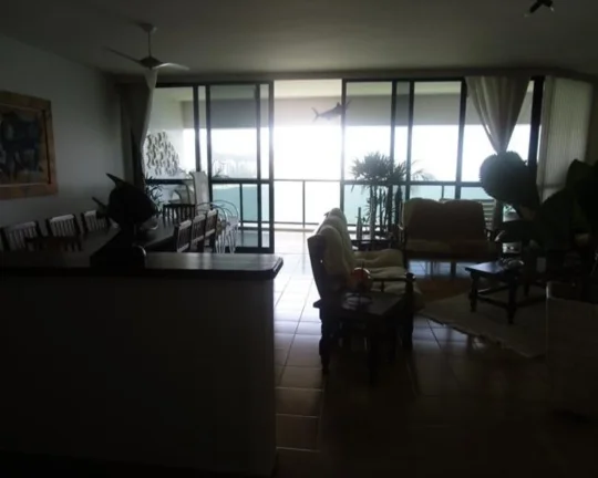 Imagem Apartamento à venda no Guarujá na Praia das Pitangueiras.
