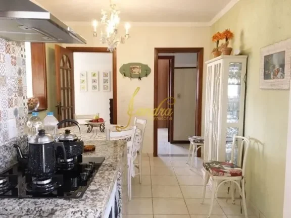 Imagem Casa térrea mobiliada e decorada em dois lotes, ótima localização