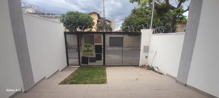 Casa à Venda em Sinimbu BH: 136m², 3 Quartos, 1 Suíte – R$890mil