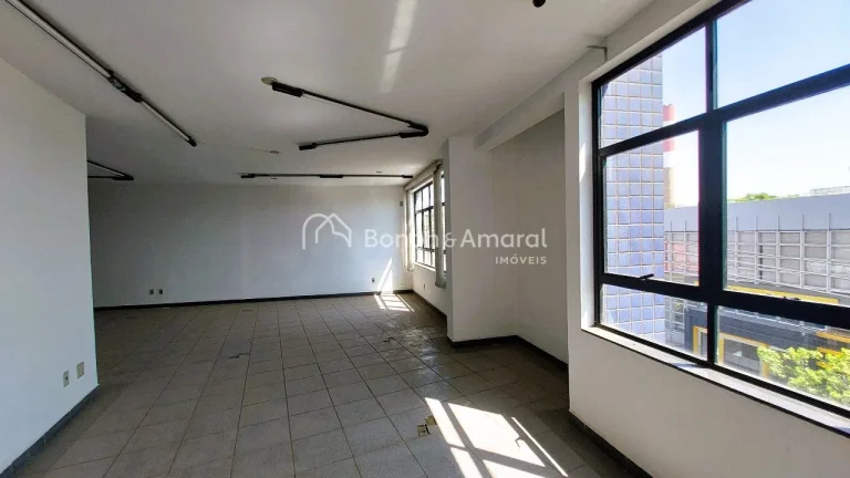 Imagem Excelente sala comercial no centro de Valinhos, disponível para venda ou locação.

Localizada no ...