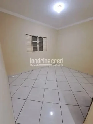 Imagem Casa de Esquina no Conjunto Alexandre Urbanas, Zona Leste de Londrina: 3 quartos, suíte, garagem para 2 carros e excelente localização próxima a comércios!