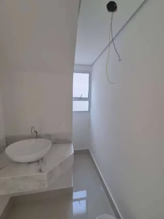 Imagem Sobrado Novo sendo 3 Suítes, 4 Vagas - Jardim das Flores - Osasco