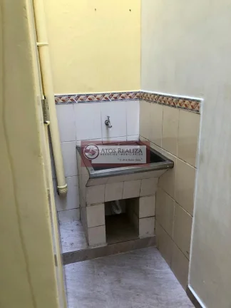 Imagem Aluno casa COMERCIAL no metrô Jabaquara. São 6 salas, Varanda, Copa, Lavandaria e 2 Banheiros, imóvel totalmente reformado com telhado novo, instalação elétrica nova, está impecável. Sua locação é ideal para clínicas médicas, escritórios de advocacia, cor