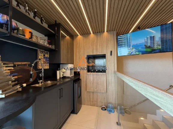 Imagem Cobertura duplex com 271m² de área privativa e 4 suítes, frente mar na Praia do Gravatá em Navegantes - Adriano Carpes Imóveis vende!