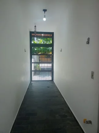Imagem Casa, 3 dormitorios sendo 2 suites, sala e cozinha em espaço integrado, cozinha com movéis planejados, espaço gourmet com churrasqueira, 70 metros da praia. Orla da Praia com coclivia playground e monitoramento. Agende sua visita! WhatssApp (13) 99154-395