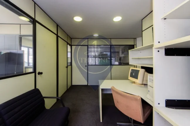 Imagem Oportunidade única: Sala comercial à venda em Pinheiros, São Paulo-SP, com 3 salas, 1 banheiro, 2 vagas de garagem e 45,27 m² de área.
