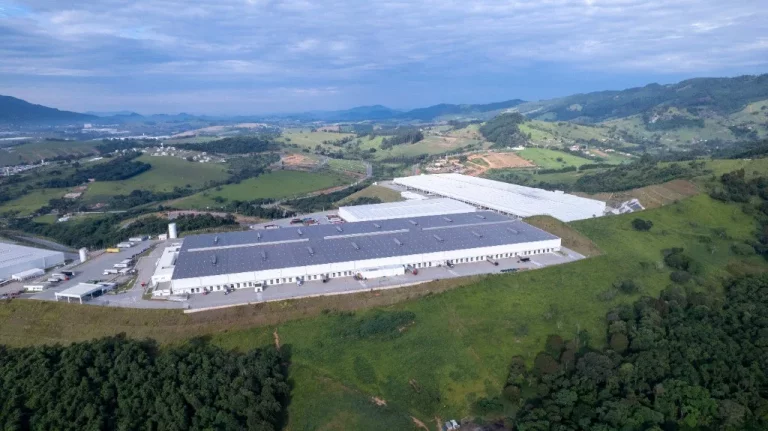 Imagem Galpão logístico Comercial para Locação em Extrema-MG: Centro, 12 Vagas, 2.929,21 m² de Área.