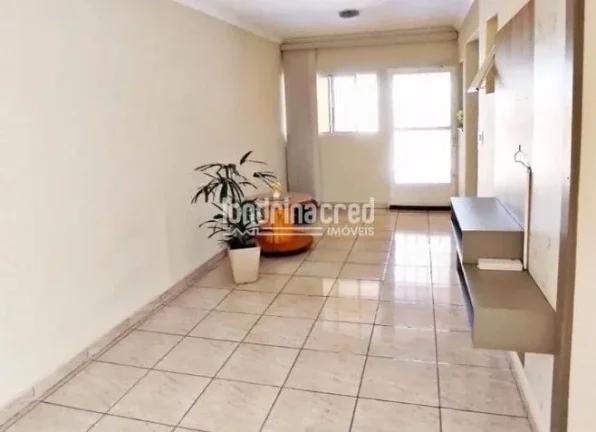 Imagem Casa no Jardim Planalto em Londrina com 2 quartos, sala em 2 ambientes, cozinha americana, escritório, churrasqueira e 5 vagas de garagem!
