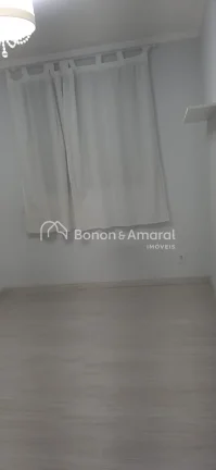 Imagem Imóvel espaçoso com 2 dormitórios, sendo 1 suíte, e 2 banheiros no total. O apartamento está be...