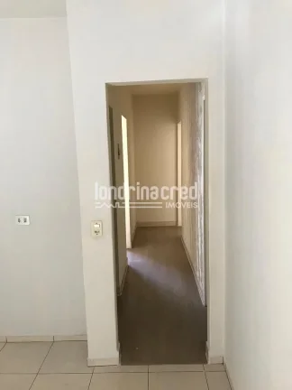 Imagem Casa sozinha no terreno na região norte de Londrina com 3 quartos, área gourmet, 2 vagas de garagem e excelente localização