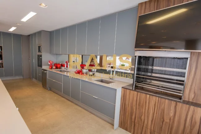 Imagem Cobertura Duplex com incríveis 500 m² privativos e 4 vagas de garagem. A cobertura conta com ampla...