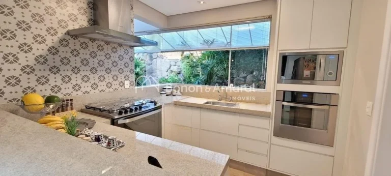 Imagem Casa de condomínio com 343 m² e 4 quartos