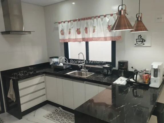 Imagem Com um projeto que une elegância e funcionalidade, esta residência oferece 240m² de área constru...