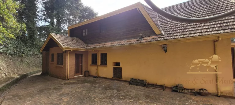 Imagem Oportunidade, Belíssima casa em meio ao verde de Campos do Jordão/SP