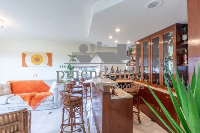 Imagem Cobertura duplex no Alto de Pinheiros com 310 m², 3 quartos ( 1 sui­te ) e 3 vagas.