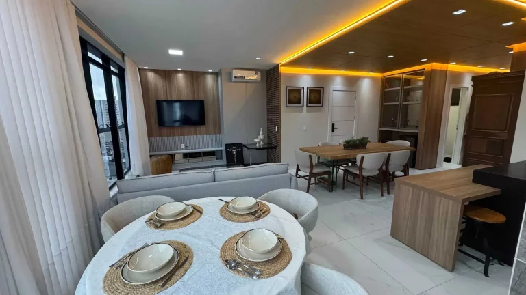 Imagem Apartamento com 3 dormitórios sendo 2 suítes e 2 vagas de garagem em Meia Praia Itapema/SC