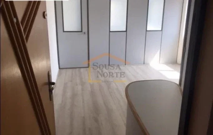 Imagem Sala Comercial, 33m² de área útil, equipada com móveis, ar condicionado, copa, pintura nova, pis...