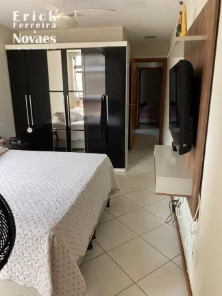 Imagem 3 quartos sendo duas suítes vista lateral para o mar