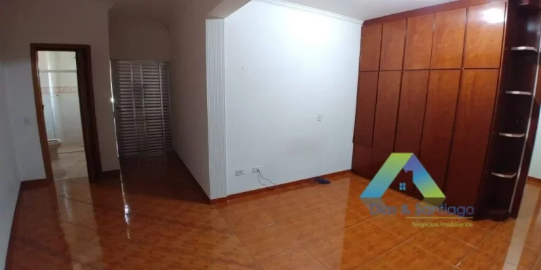Imagem SANTO ANDRÉ Sobrado 350M², 3 suítes, espaço gourmet, 5 vagas com ótima localização e valor !!!