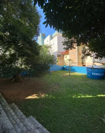 Imagem Casa com 4 dormitórios sendo 3 suítes e 4 vagas de garagem, a 200m do mar em Bombinhas/SC