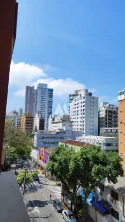 Imagem Apartamento à venda com 3 dormitórios e 2 vagas de garagem privativas e escrituradas no bairro do Gonzaga em Santos/SP