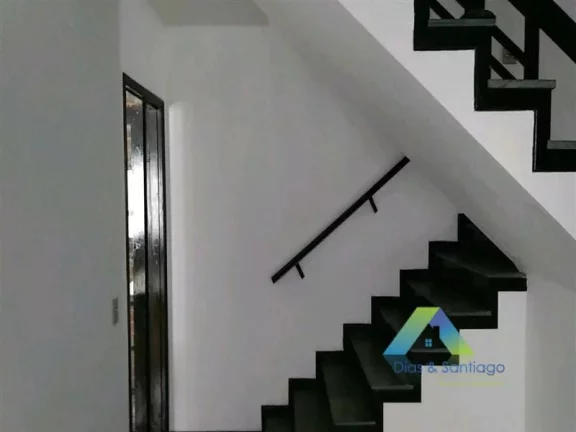 Imagem DIADEMA Sobrado 184M², 3 dormitórios, 1 suíte, 2 vagas, ótima localização e valor !!!!