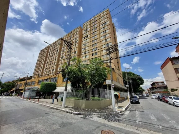 Apartamento com 63 metros quadrados, com 2 dormitórios, 1 banheiro com box em vidro e gabinete de l...