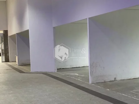 Imagem GALPÃO P/ LOCAÇÃO COMERCIAL, COM 10.850 M², SENDO 5.500M² DE ÁREA CONSTRUÍDA, COM 1.000M² DE MEZANINO. PARTE DO PISO TÉRREO SUPORTA ATÉ 4 TON.