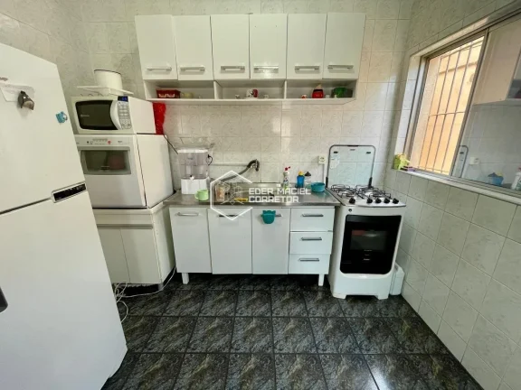 Imagem Esta excelente casa está situada a apenas 5 minutos da orla de Caraguatatuba, no bairro Poiares, um...