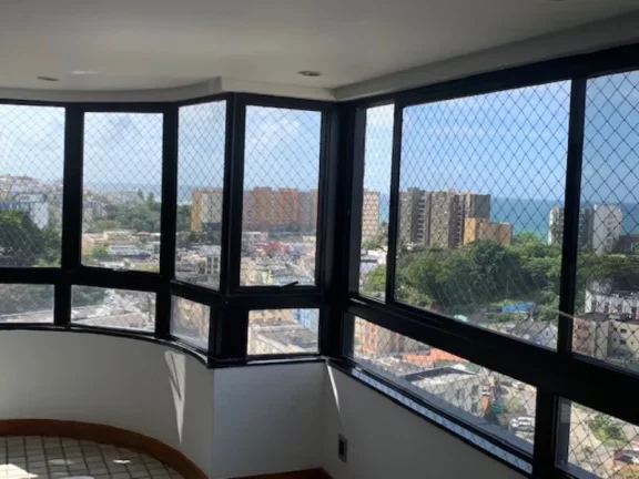 Imagem CONFORTÁVEL APARTAMENTO C/ 325m2 NO COBIÇADO CONDOMÍNIO MANSÃO DO ATLÂNTICO -RUA DE ACESSO LOCAL NO MELHOR DO RIO VERMELHO - VISTA MAR- R$1.950.000,00