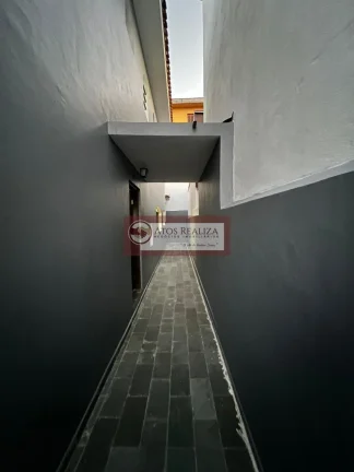 Imagem Vendo Oportunidade no em Interlagos região da cidade Dutra. Sobrado de 108m², imóvel com 2 Suítes, 1 com varanda, Cozinha ampla, Sala de estar, Sala de Jantar, Lavabo, Churrasqueira com cobertura Tetratil Zetaflex, quintal, 2 vagas de garagem cobertas com