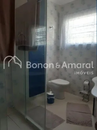 Imagem Casa de Alto Padrão com 3 Dormitórios, Espaço Gourmet e 4 Vagas de Garagem em Localização Privilegiada
